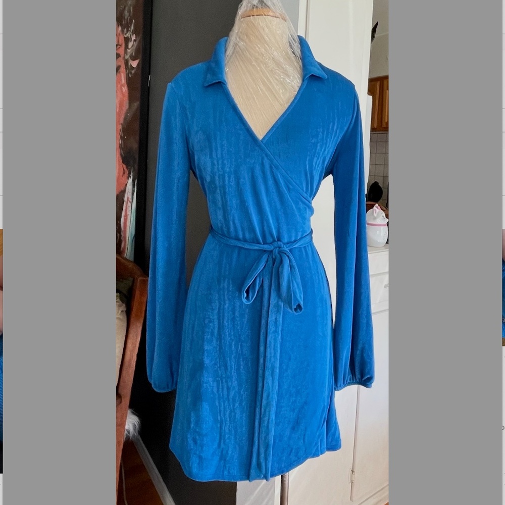 Flirty & Flowy  Electric Blue Wrap Dress! Size “L” (fits like a Medium)